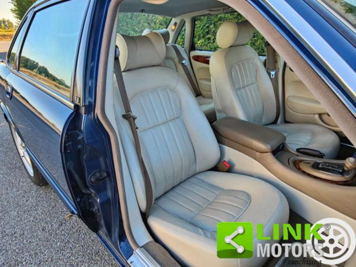 Jaguar XJ8 3.5 V8 cat (12)