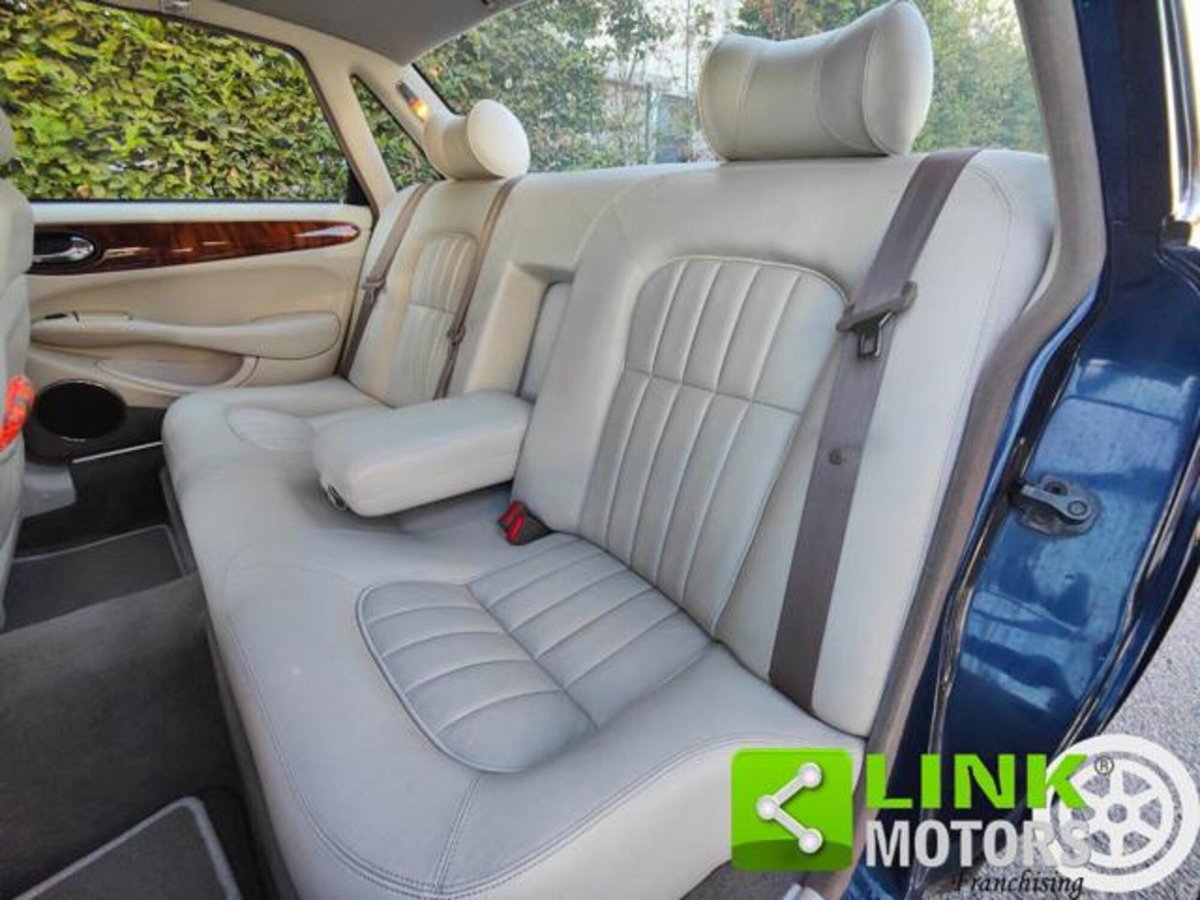 Jaguar XJ8 3.5 V8 cat (6)