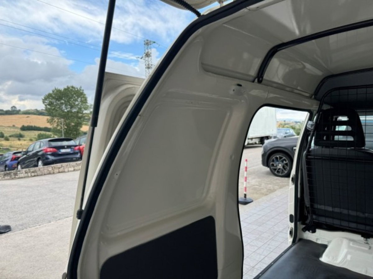Piaggio Porter Furgone Blind Van elettrico (11)