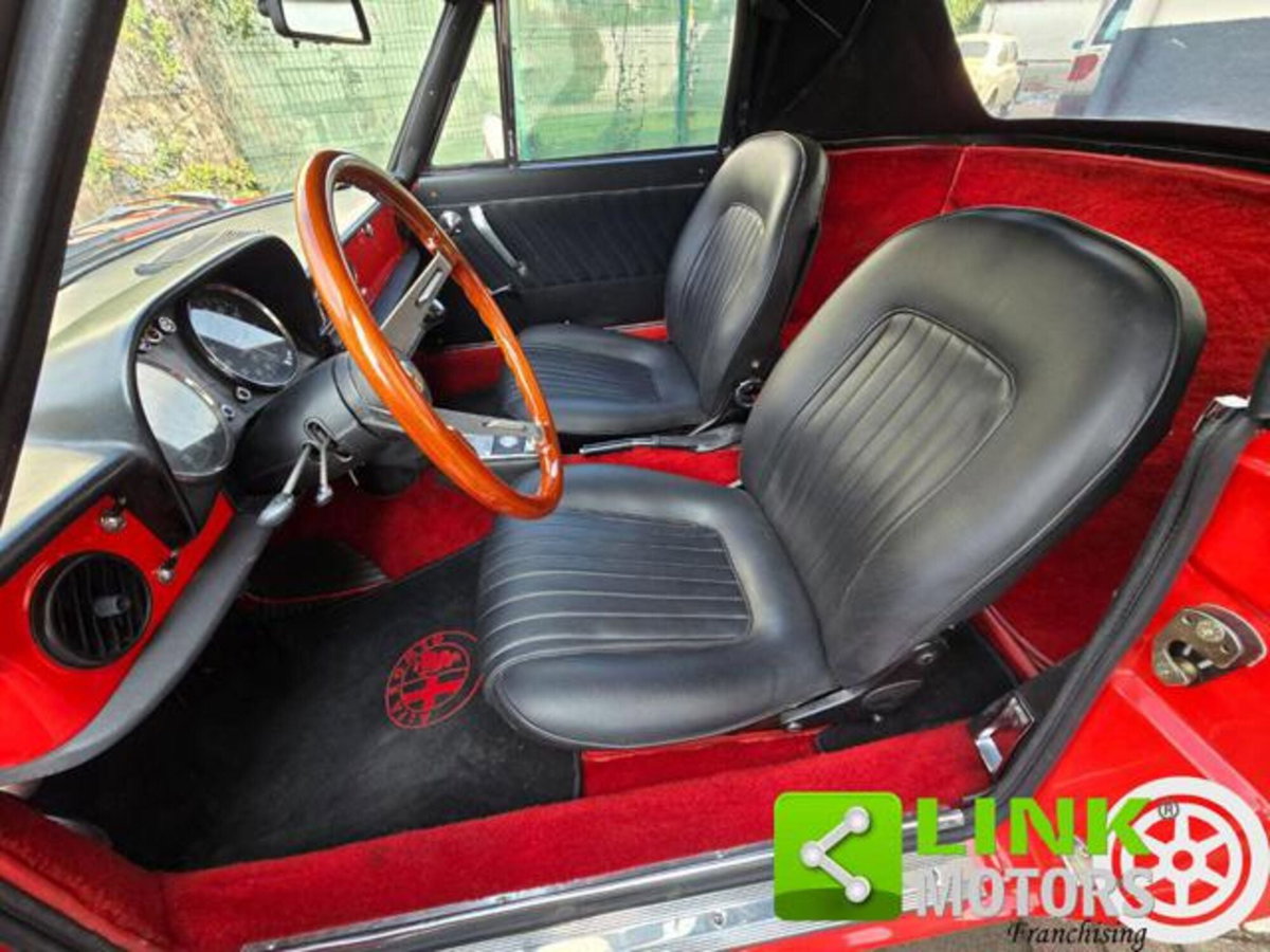 Alfa Romeo Spider 1750 TBi (10)
