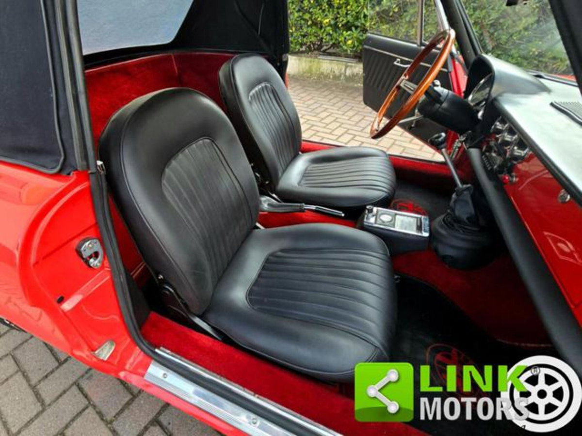 Alfa Romeo Spider 1750 TBi (11)