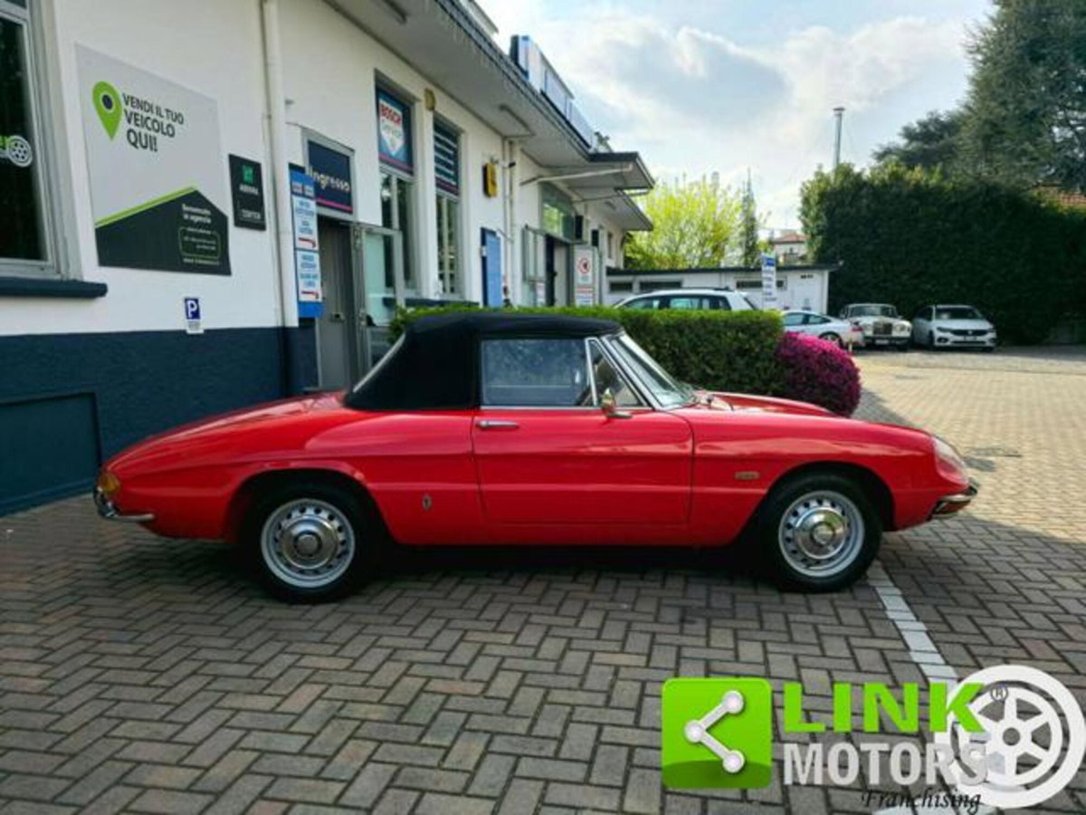 Alfa Romeo Spider 1750 TBi (8)