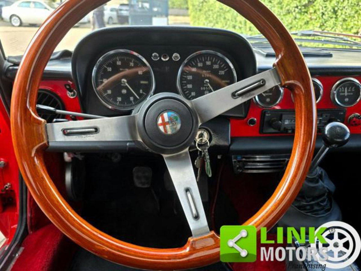Alfa Romeo Spider 1750 TBi (9)