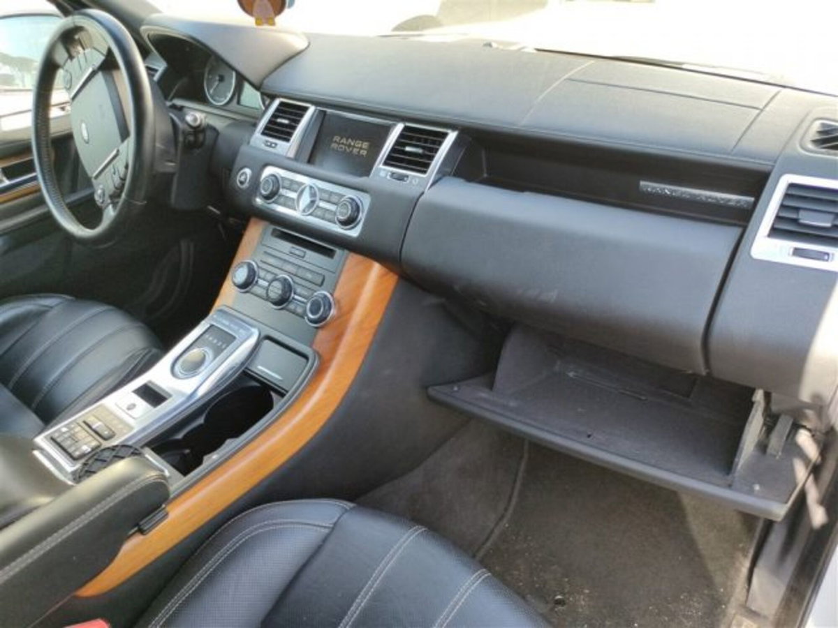 Land Rover Range Rover Sport 3.0 SDV6 HSE (18)