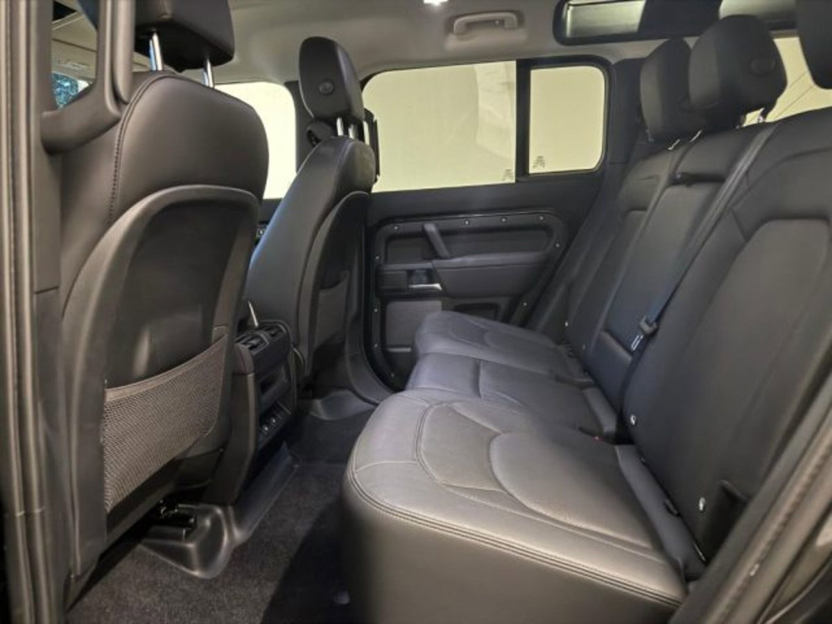 Land Rover Defender 110 3.0D I6 200 CV AWD Auto X-Dynamic S (15)