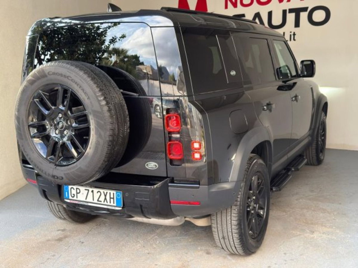 Land Rover Defender 110 3.0D I6 200 CV AWD Auto X-Dynamic S (5)