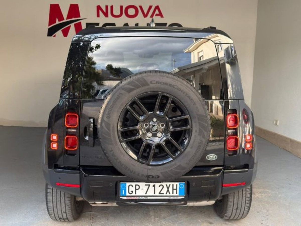 Land Rover Defender 110 3.0D I6 200 CV AWD Auto X-Dynamic S (6)