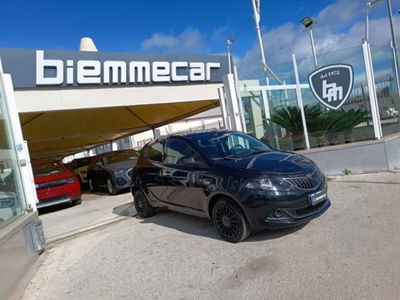 Lancia Ypsilon 1.0 FireFly 5 porte S&S Hybrid Ecochic Silver usata