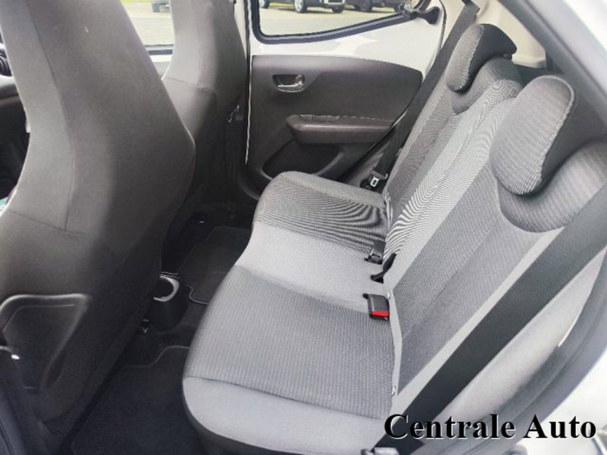 Toyota Aygo Connect 1.0 VVT-i 72 CV 5 porte x-wave MMT (11)