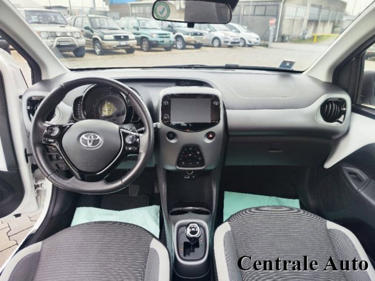 Toyota Aygo Connect 1.0 VVT-i 72 CV 5 porte x-wave MMT (12)