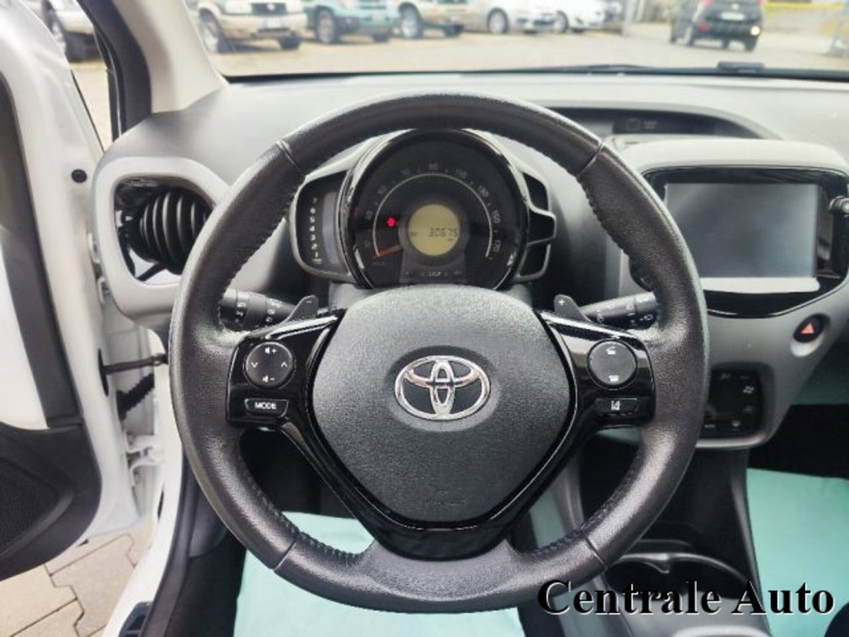 Toyota Aygo Connect 1.0 VVT-i 72 CV 5 porte x-wave MMT (13)