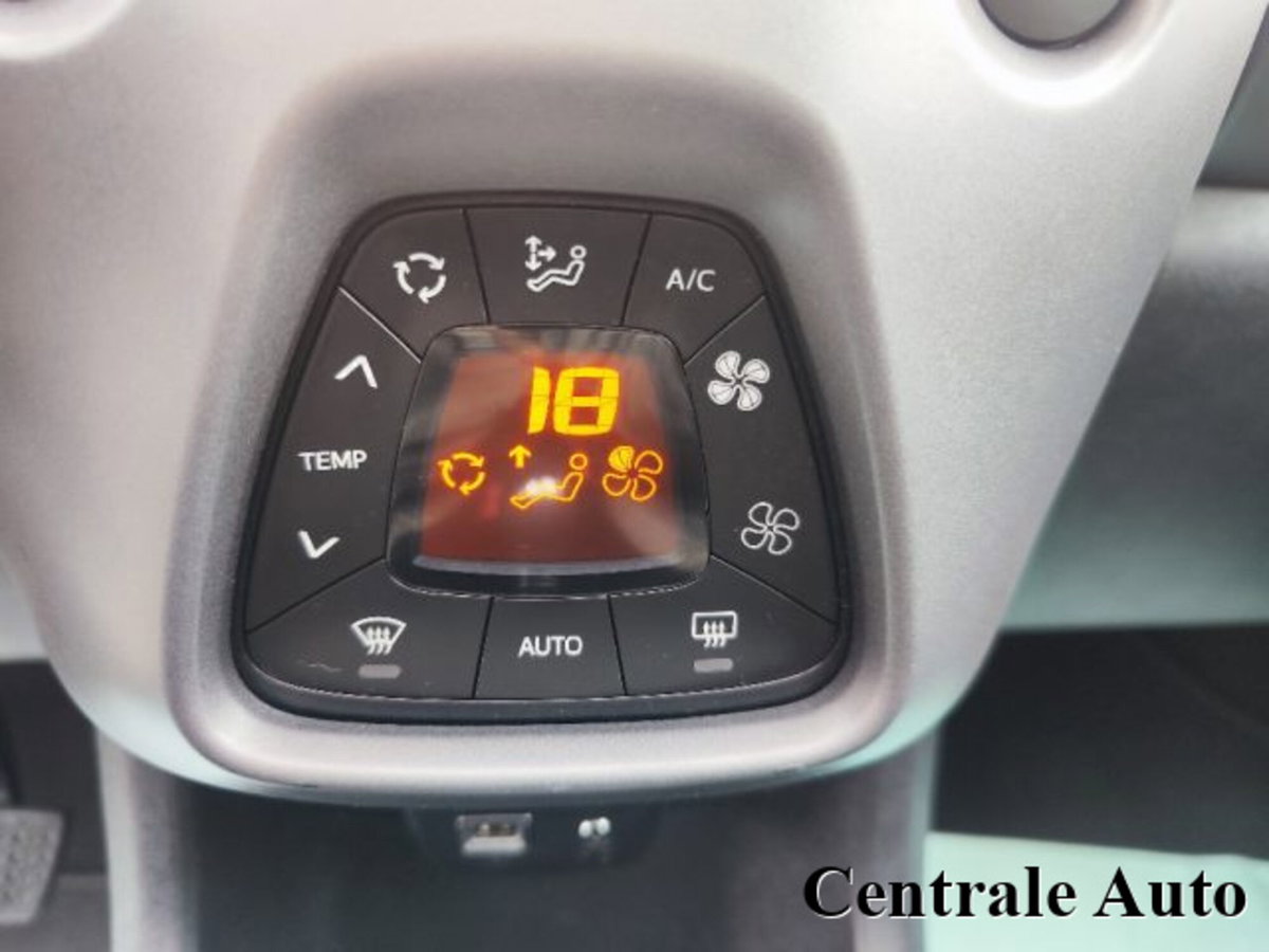 Toyota Aygo Connect 1.0 VVT-i 72 CV 5 porte x-wave MMT (19)