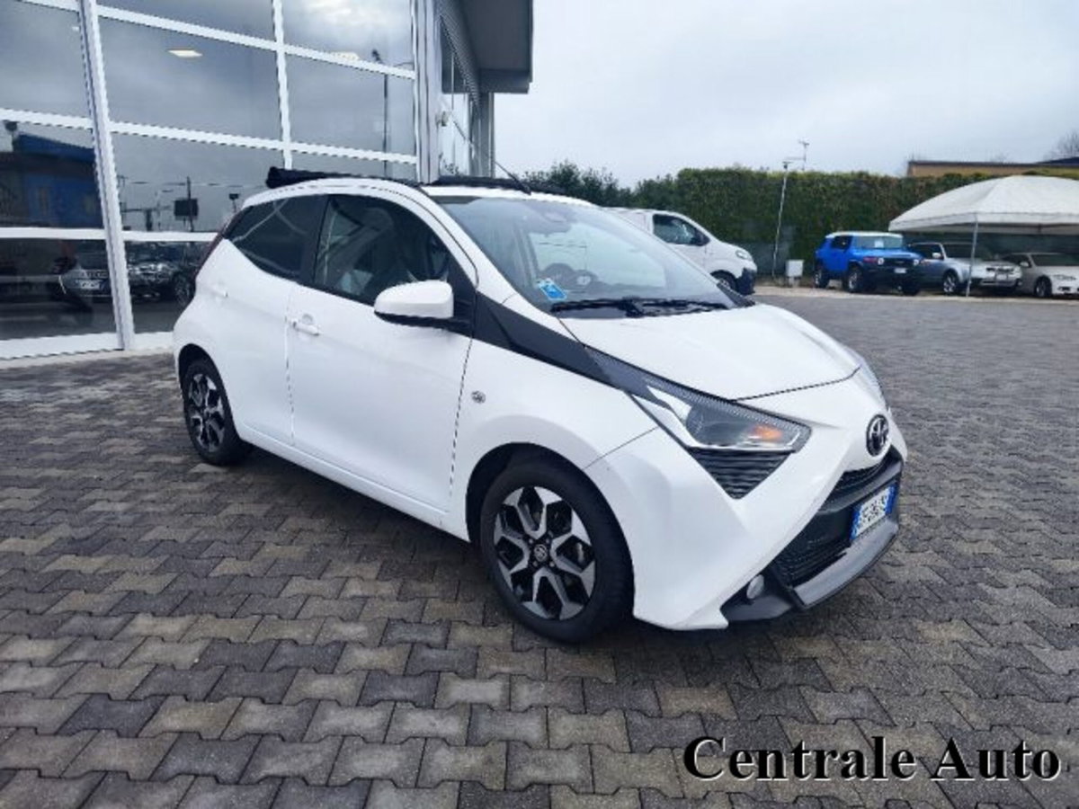 Toyota Aygo Connect 1.0 VVT-i 72 CV 5 porte x-wave MMT (3)