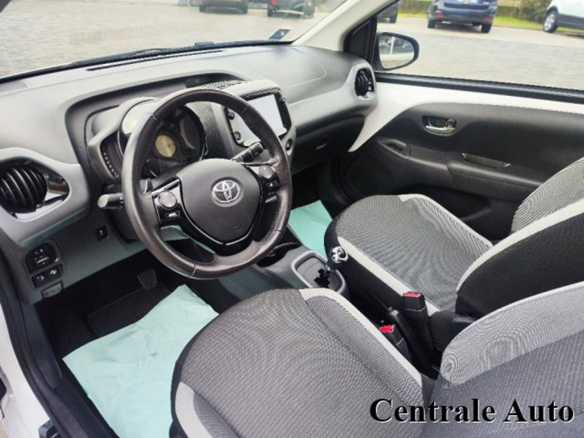 Toyota Aygo Connect 1.0 VVT-i 72 CV 5 porte x-wave MMT (9)