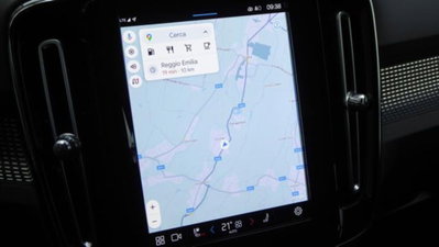 Volvo XC40 B3 automatico Plus Dark (12)