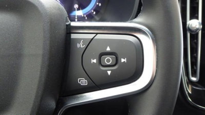 Volvo XC40 B3 automatico Plus Dark (19)