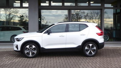 Volvo XC40 B3 automatico Plus Dark (2)