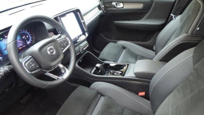 Volvo XC40 B3 automatico Plus Dark (7)