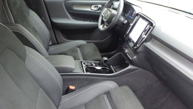 Volvo XC40 B3 automatico Plus Dark (8)