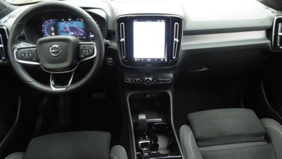 Volvo XC40 B3 automatico Plus Dark (9)