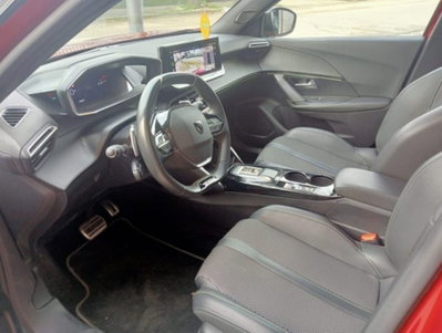 Peugeot 2008 BlueHDi 130 S&S EAT8 GT Pack (7)
