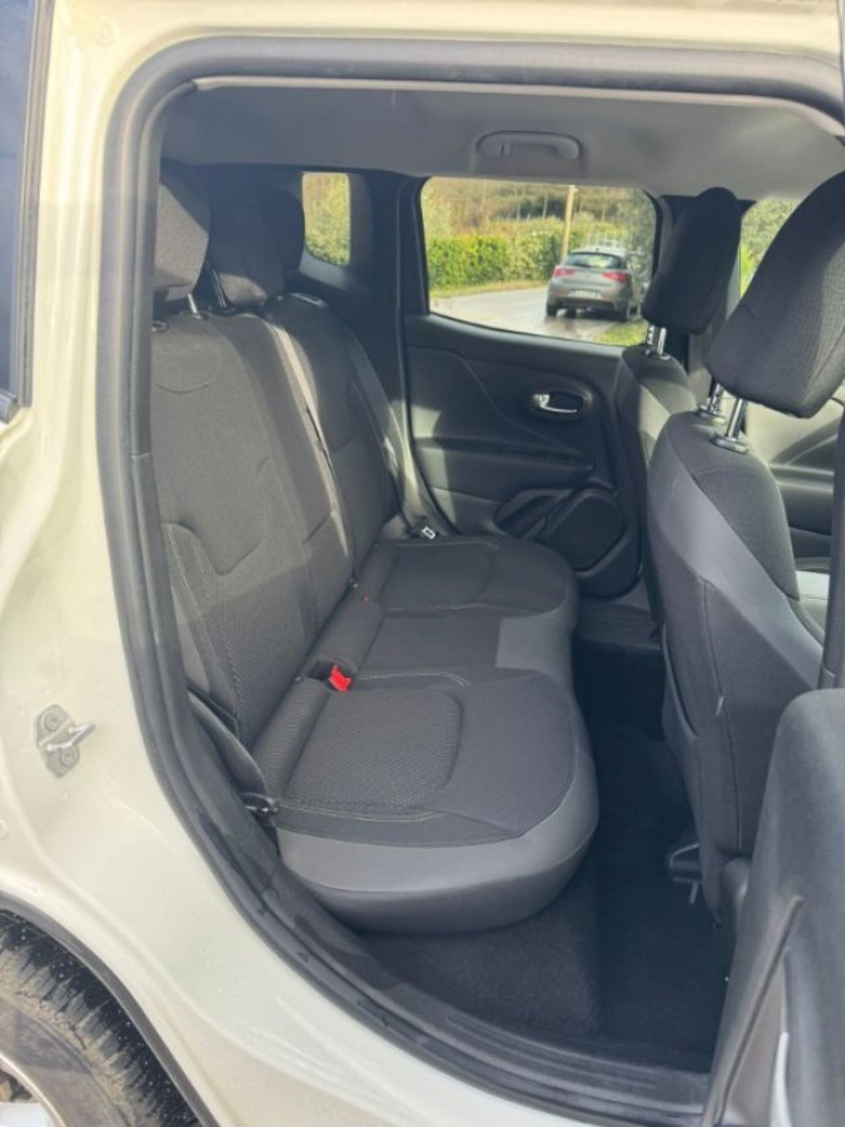 Jeep Renegade 1.6 Mjt 120 CV Limited (10)