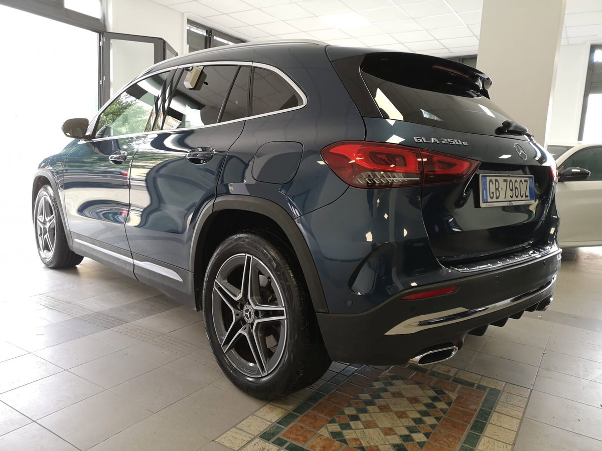 Mercedes-Benz GLA SUV 250 e EQ-Power Automatic Premium (5)