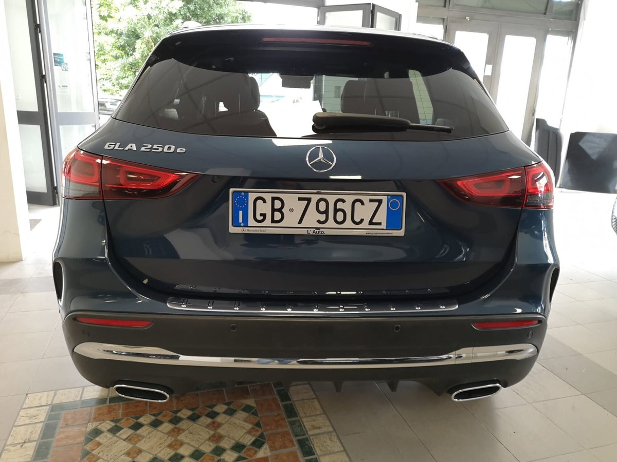 Mercedes-Benz GLA SUV 250 e EQ-Power Automatic Premium (6)