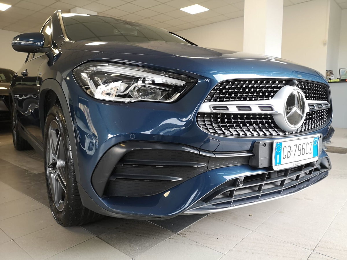 Mercedes-Benz GLA SUV 250 e EQ-Power Automatic Premium (9)