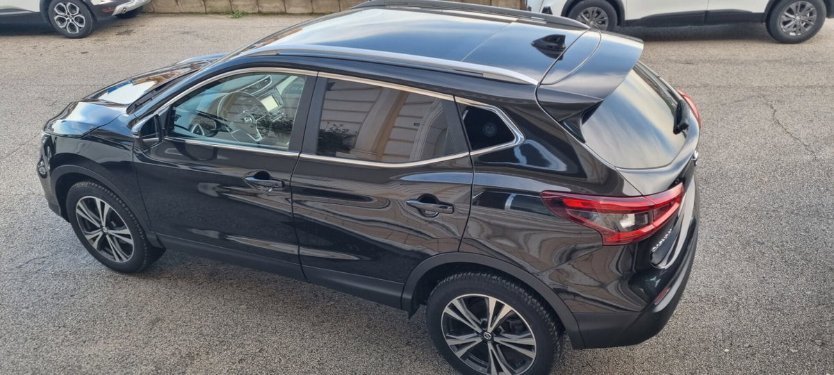 Nissan Qashqai 1.6 dCi 2WD Tekna (2)