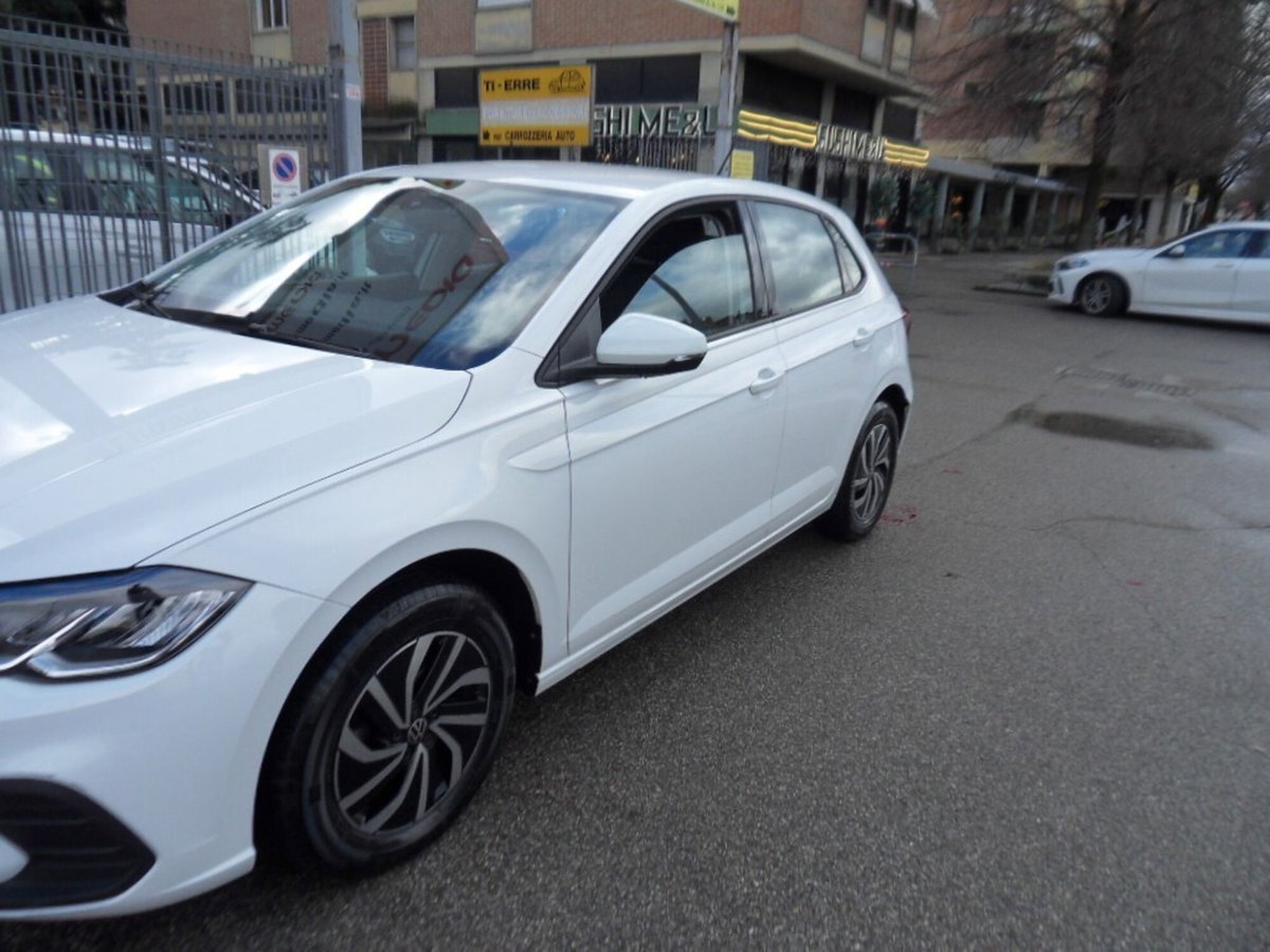 Volkswagen Polo 1.0 tsi Life 95cv (9)