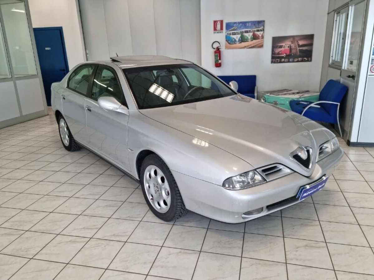 Alfa Romeo 166 2.5i V6 24V cat Distinctive