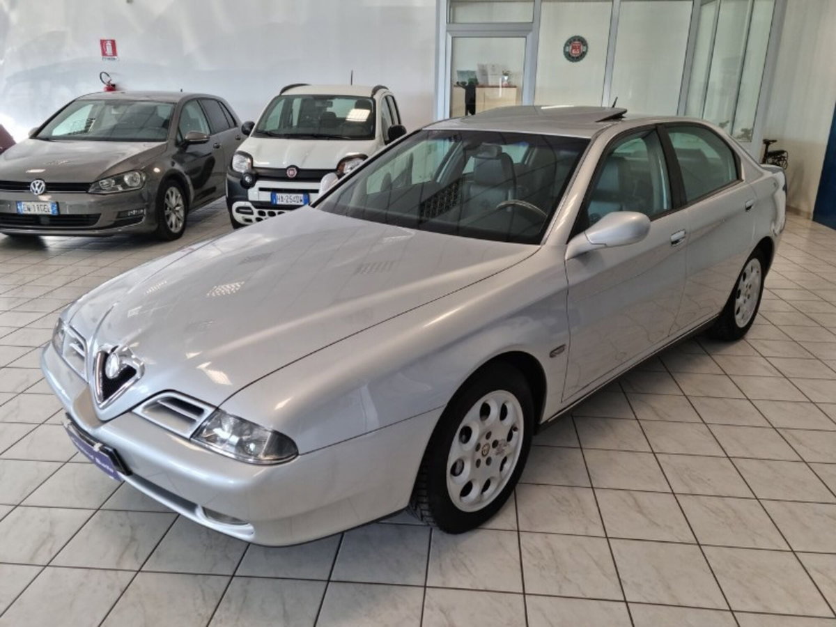 Alfa Romeo 166 2.5i V6 24V cat Distinctive (2)