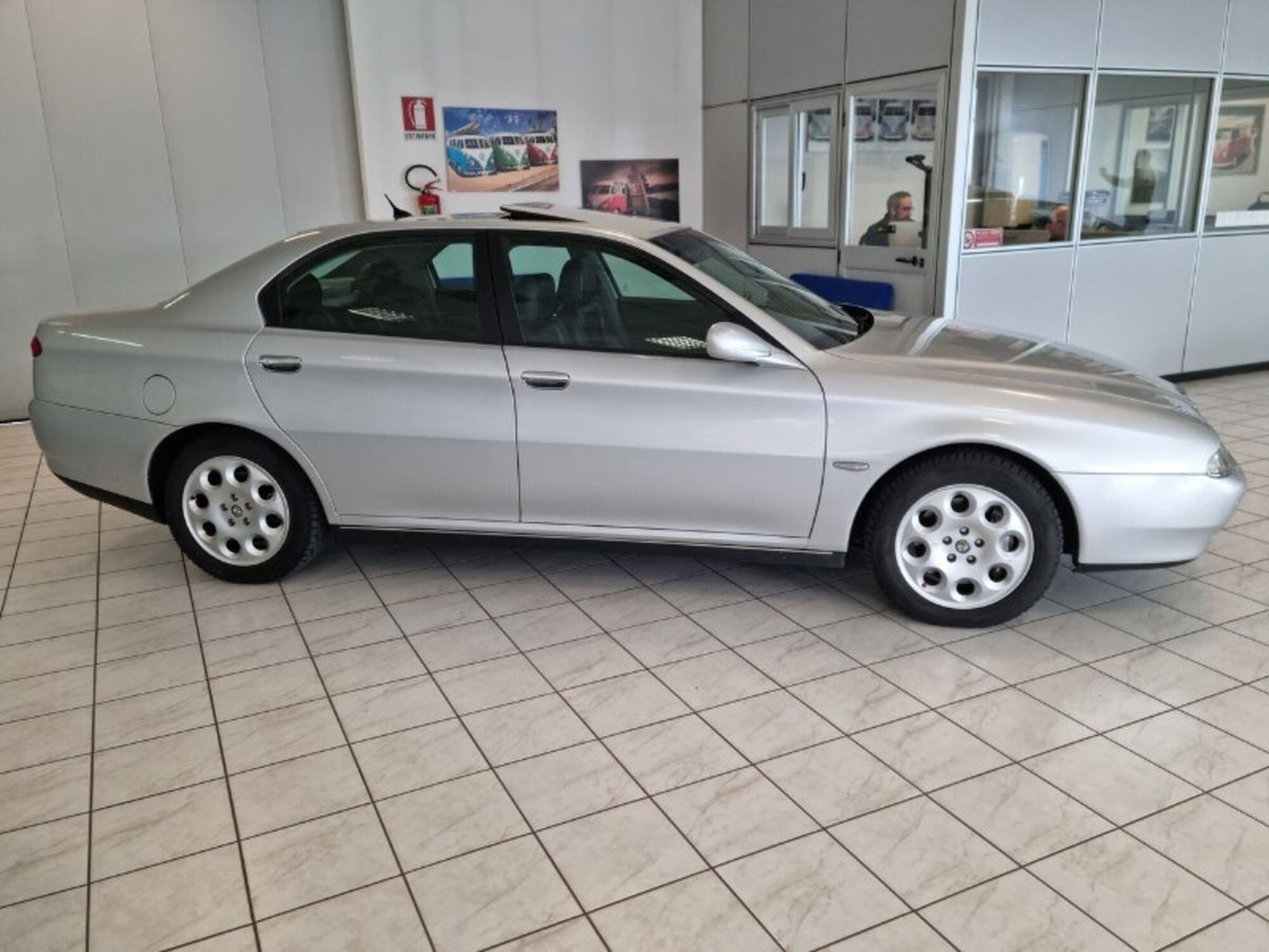Alfa Romeo 166 2.5i V6 24V cat Distinctive (5)