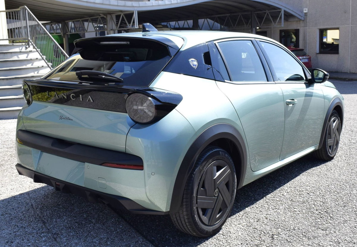 Lancia Ypsilon 1.2 mhev Edizione Limitata Cassina e-dct (6)