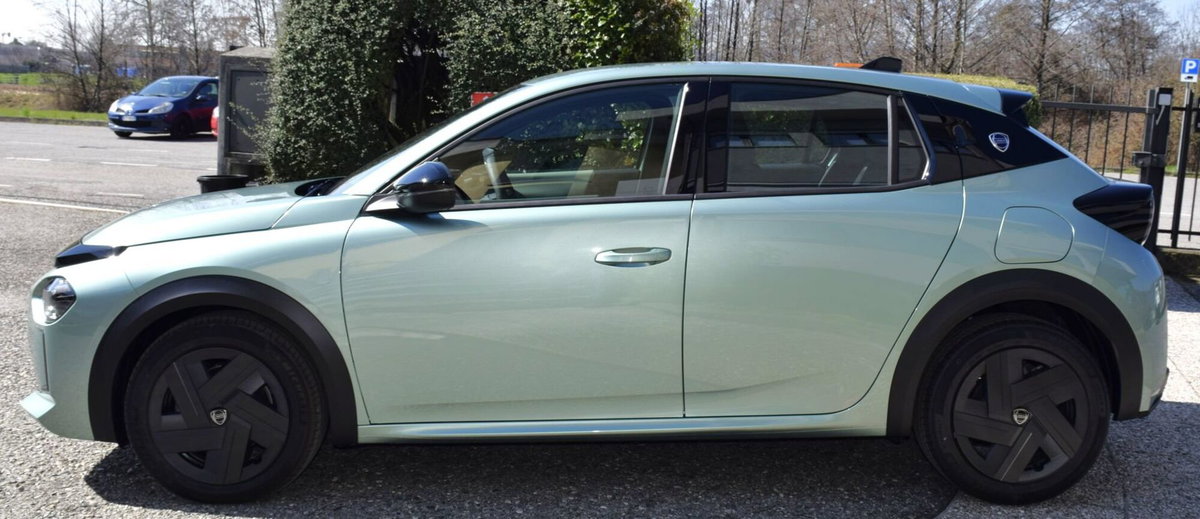 Lancia Ypsilon 1.2 mhev Edizione Limitata Cassina e-dct (9)
