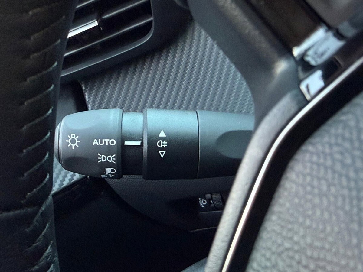 Peugeot 208 1.2 puretech Active s&s 100cv (14)