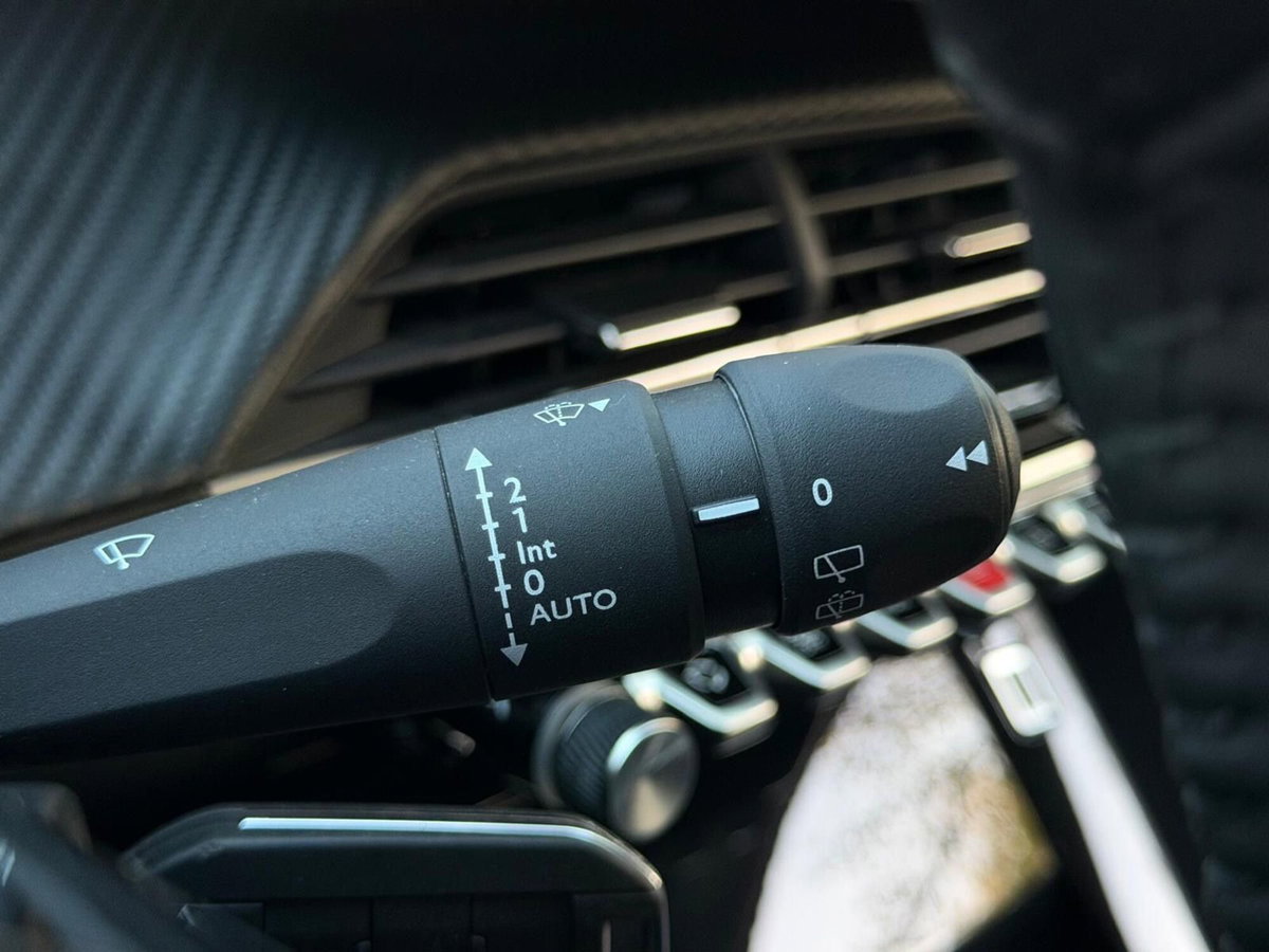 Peugeot 208 1.2 puretech Active s&s 100cv (15)