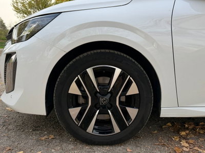 Peugeot 208 1.2 puretech Active s&s 100cv (12)