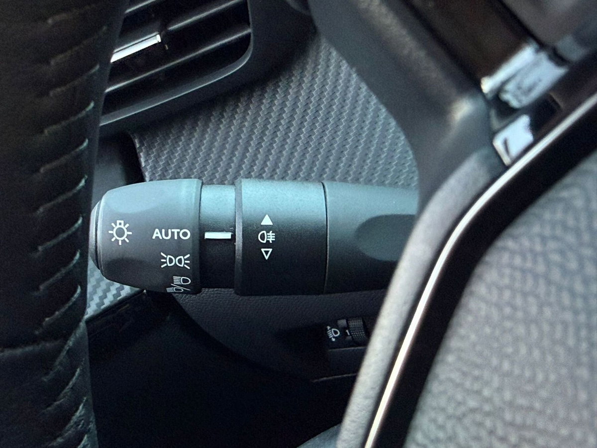 Peugeot 208 1.2 puretech Active s&s 100cv (15)