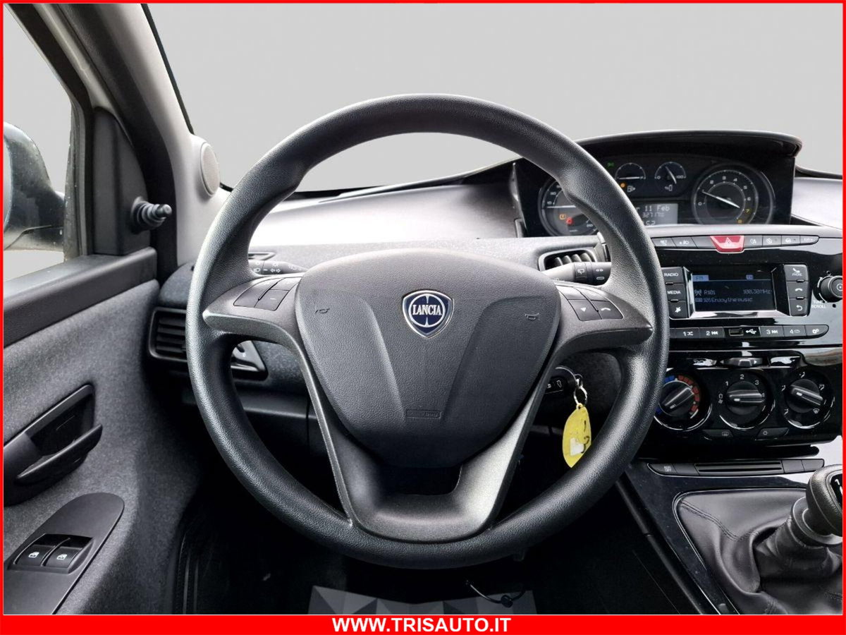 Lancia Ypsilon 1.0 FireFly 5 porte S&S Hybrid Silver Plus (13)