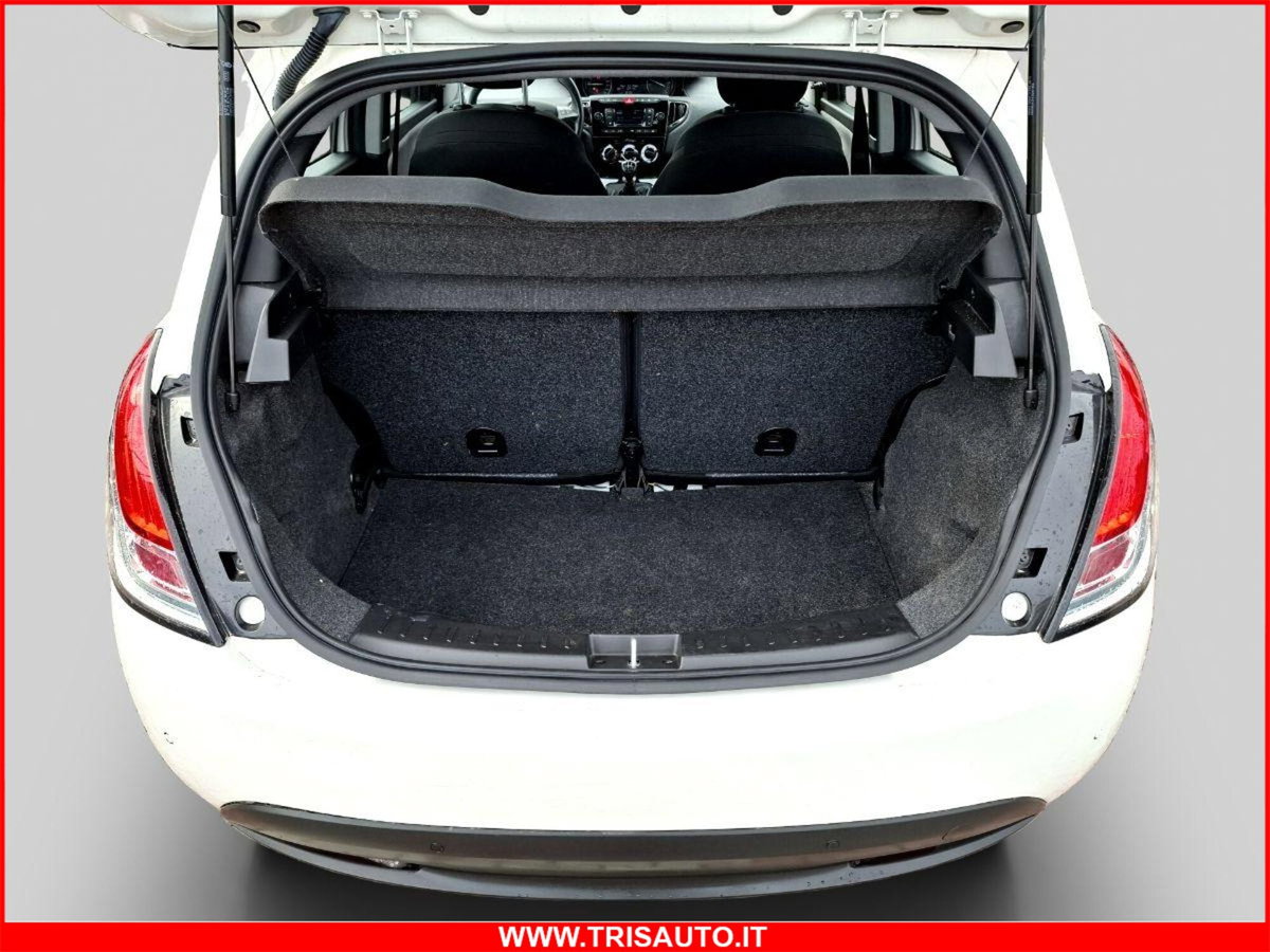 Lancia Ypsilon 1.0 FireFly 5 porte S&S Hybrid Silver Plus (18)