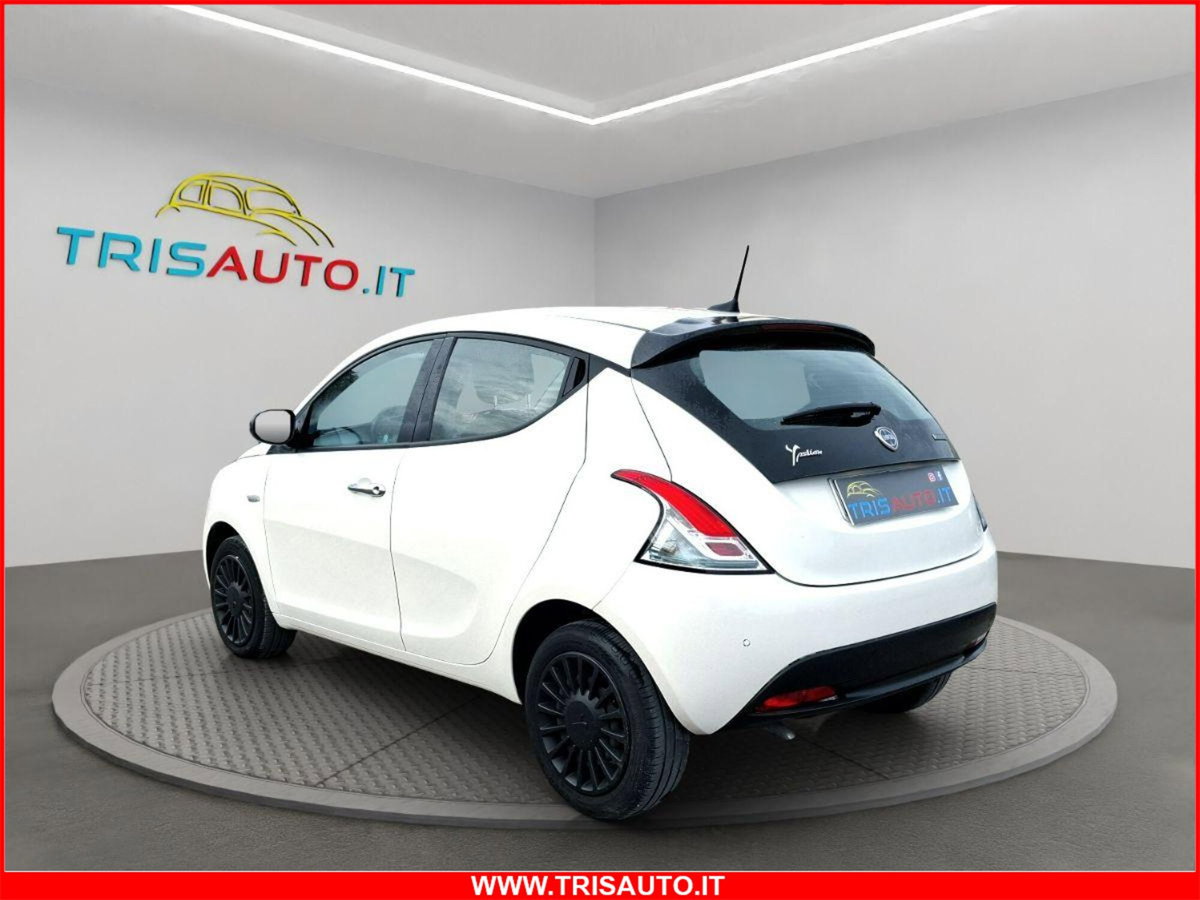Lancia Ypsilon 1.0 FireFly 5 porte S&S Hybrid Silver Plus (2)