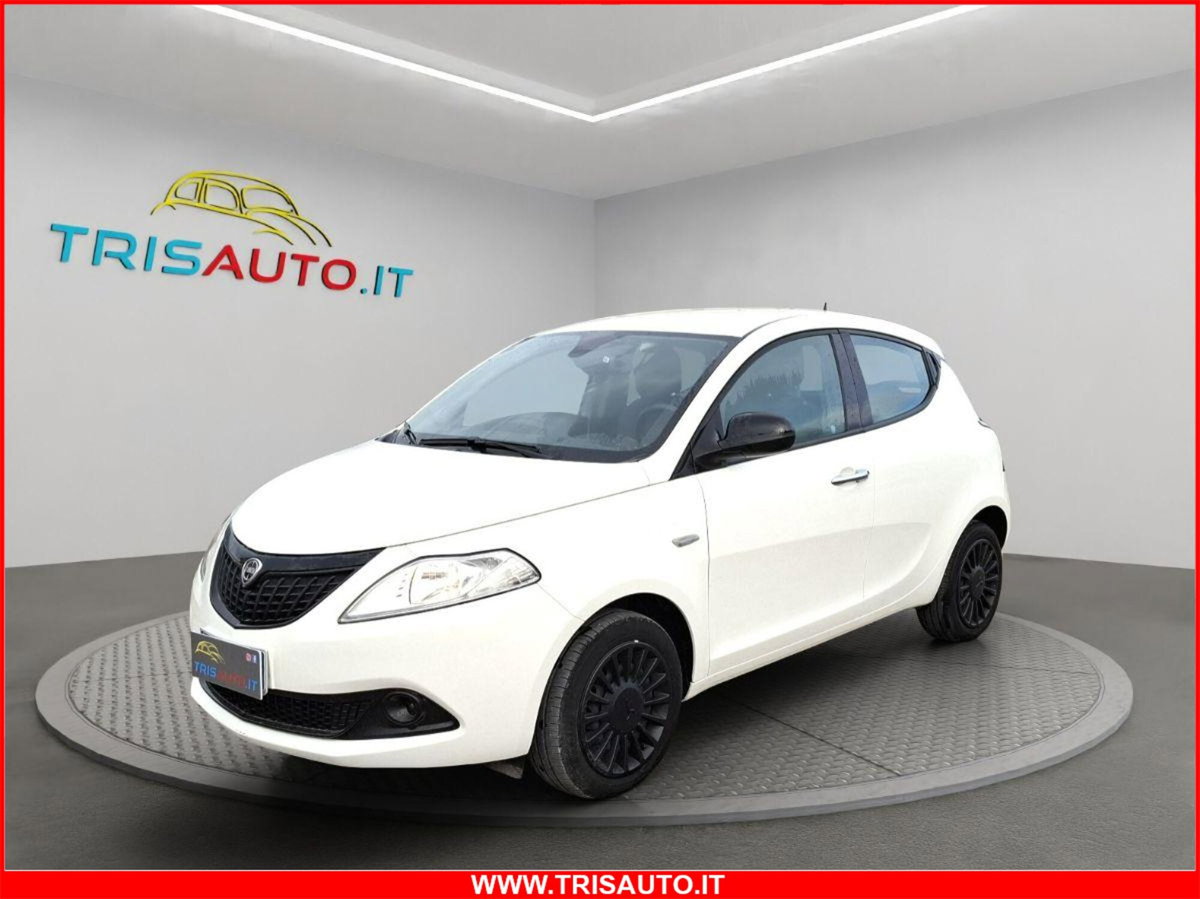 Lancia Ypsilon 1.0 FireFly 5 porte S&S Hybrid Silver Plus (3)