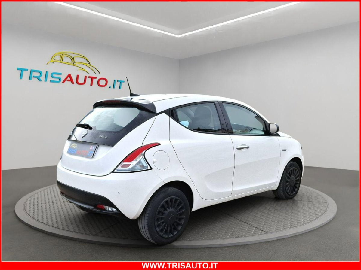 Lancia Ypsilon 1.0 FireFly 5 porte S&S Hybrid Silver Plus (4)