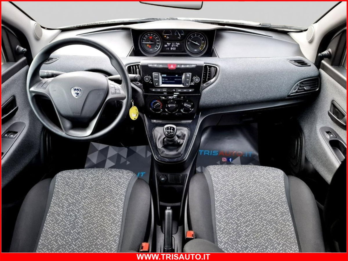 Lancia Ypsilon 1.0 FireFly 5 porte S&S Hybrid Silver Plus (6)