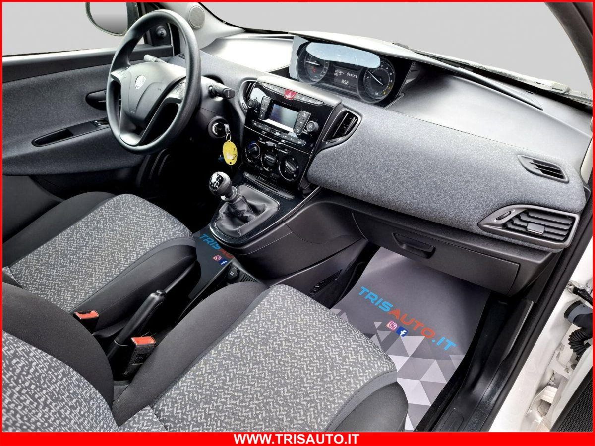 Lancia Ypsilon 1.0 FireFly 5 porte S&S Hybrid Silver Plus (7)