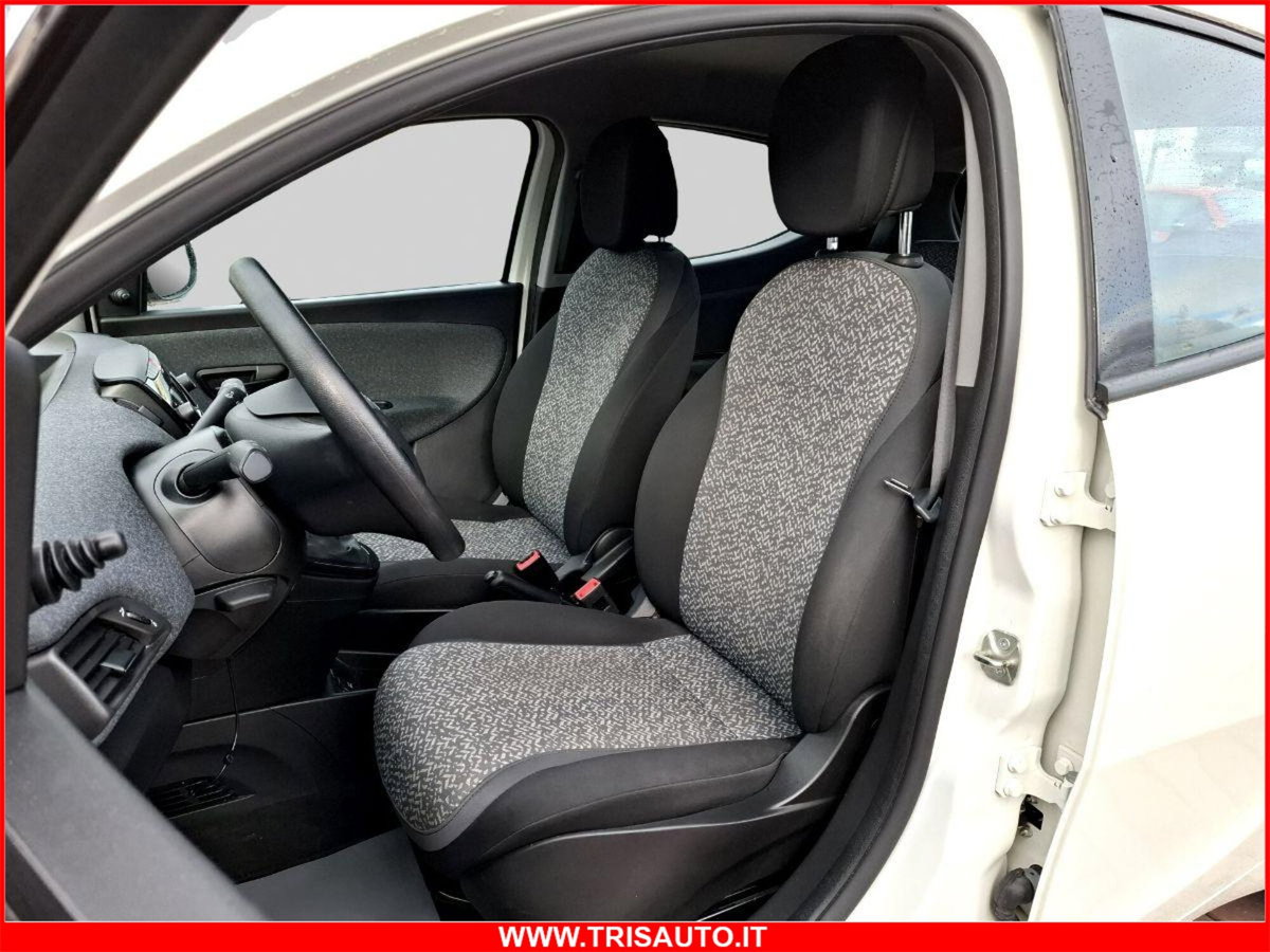 Lancia Ypsilon 1.0 FireFly 5 porte S&S Hybrid Silver Plus (9)