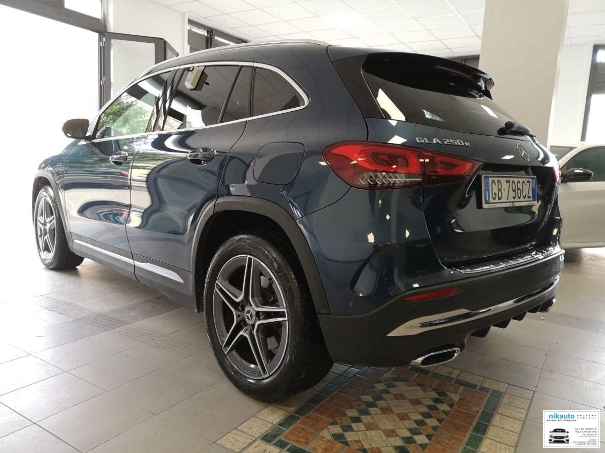 Mercedes-Benz GLA SUV 250 e EQ-Power Automatic Premium (5)