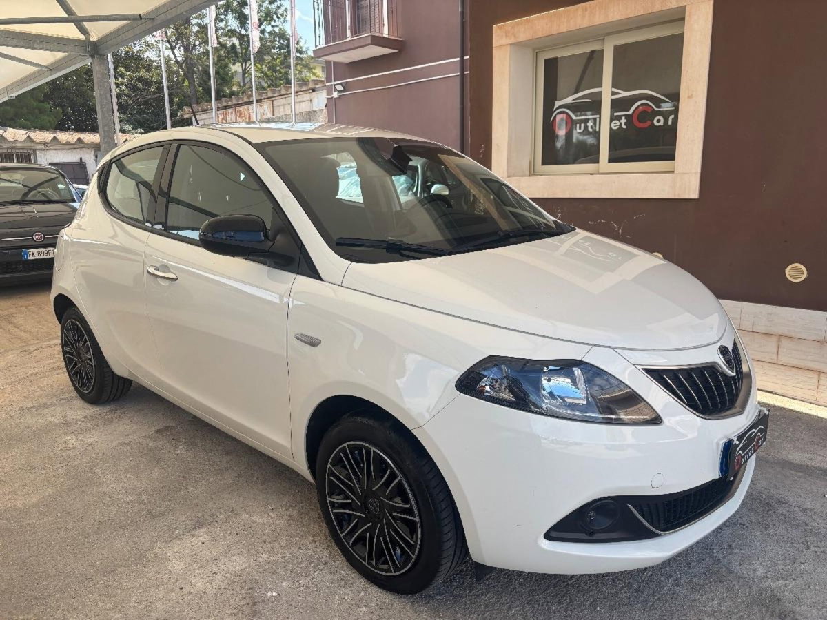 Lancia Ypsilon 1.0 FireFly 5 porte S&S Hybrid Gold Plus
